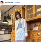 芹那「背中丸見え赤レース」美脚＆美背中際立つ大胆衣装姿公開「見惚れる」「スタイル異次元」と反響 画像