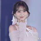乃木坂46金川紗耶、オフショルダーで美デコルテ披露 “首かしげポーズ”に「お姫様みたい」「あざと可愛すぎる」の声【ガルアワ2026A/W】 画像