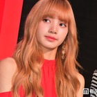 BLACKPINKリサ、へそ出し＆スラリ美脚のピンクミニスカコーデが話題「スタイルが次元違い」「バービー人形みたい」の声 画像