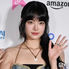 LE SSERAFIMウンチェ、ビッグTシャツから圧巻美脚輝く「身体の半分以上脚」「ビジュ最強」とファン驚き 画像
