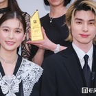 芳根京子＆本田響矢「めおと日和」大型広告前にそれぞれ降臨「瀧なつが現代にタイムスリップしたみたい」「新宿来てたの？」と反響相次ぐ 画像