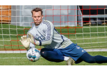 復活のノイアー、「絶景の自宅トレーニング」がこれ 画像