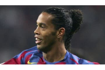 ロナウジーニョが「レアルファンから大拍手」受けたソロゴールから15年… 画像