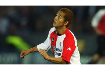 小野伸二を削ったやつは許さん！？ファンボメルがやられた「復讐タックル」がこれ 画像