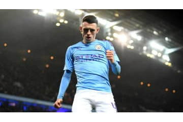 天才フォデン、社会的距離違反…問題の「一般人とビーチサッカー」がこれ 画像