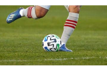 コスタリカ代表GKが決めた！「劇的フリーキックゴール」がこれ 画像