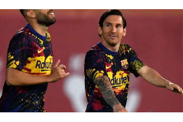 メッシがすげぇの着てるぞ！「試合前の格好」にネットもザワつく 画像