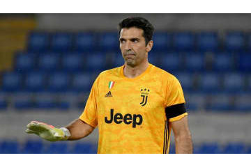 42歳ブッフォン、「神業2連続セーブ」がこれ 画像