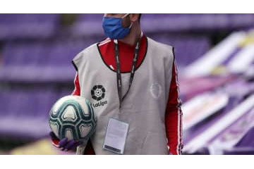 ボールボーイはもう不要？スペインで生まれた新兵器「棒」がこれ 画像