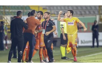 恐ぇ…無観客試合に会長が乱入し、相手に殴りかかる！衝撃シーンがこれ 画像