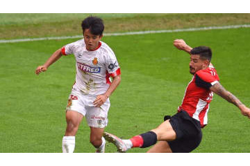 マッチョ久保建英、相手を転倒させた「キレキレシーン」がこれ 画像