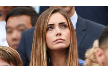 トヴァンのかわいすぎる彼女、「ビキニ姿」がこちら 画像