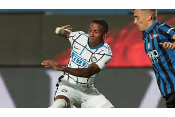 35歳アシュリー・ヤングがすごい！「鬼曲がりシュート」がこれ 画像