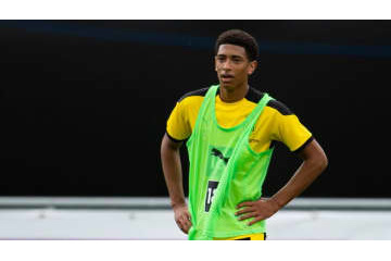 ドルトムントの超天才ベリンガム、歌の才能はイマイチだった 画像