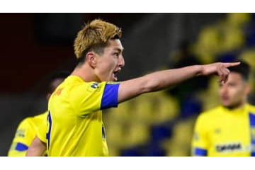 鈴木優磨、危ない…ヒザに浴びた「戦慄タックル」がこれ 画像