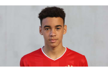 バイエルン史上最年少ゴール！17歳ムシアラの「冷酷無比弾」がこれ 画像