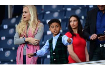 クライファートの天才息子vs犬のサッカーバトルがおもしろい 画像