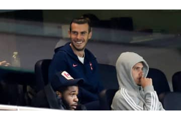 トッテナム復帰のベイル、チームが勝利するとこんな顔になる 画像