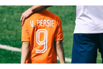 ファンペルシー息子、早くもボレー達人？父譲りの「美ボレー」がこれ 画像