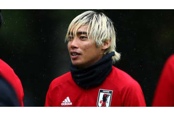 伊東純也、森岡との日本人対決で人生初退場…「無念シーン」がこれ 画像