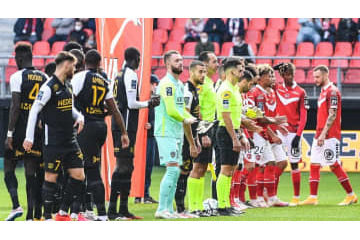 フランスで「GKが顔を噛まれる？」事件が発生…何があった 画像