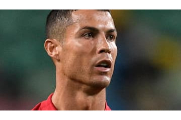 五厘刈りのロナウド、ちょっと髪が伸びる 画像