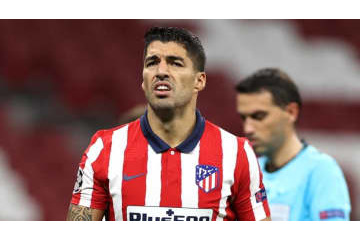 スアレス、VARを“覗き見”してイエロー貰う「仰天シーン」 画像