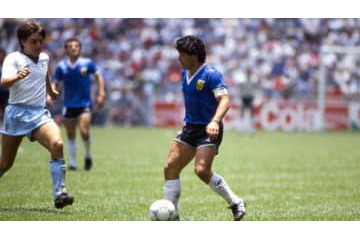 これが「サッカー史上最高のゴール」故マラドーナの“5人抜き“ 画像