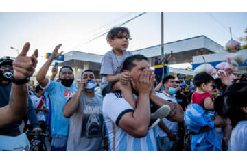 マラドーナの遺体と写真撮影した葬儀屋、大炎上…「殺す」と脅迫も 画像