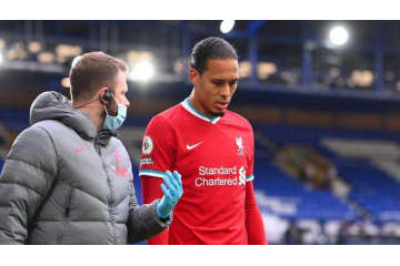 大怪我のファンダイク、筋トレに励む 画像