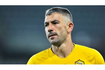 コラロフら、ローマのXmasダサセーターでキメる 画像