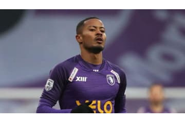 鈴木武蔵、今季6点目！「ロングボール一発の抜け出し」で 画像