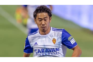 香川真司、ギリシャ入り！「全身PAOKファッション」がこちら 画像