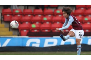 「変装してんのか」 岩渕真奈、アストンヴィラで超ゴール！本人も海外ファンも仰天 画像