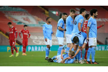 首グイッ…無双シティ、リヴァプール戦の“壁”がすごかった 画像