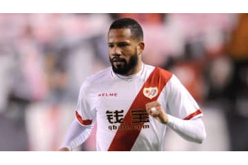 元ユナイテッドFWベベ、距離と弾道がとんでもない「鬼曲がりFK」を突き刺す 画像