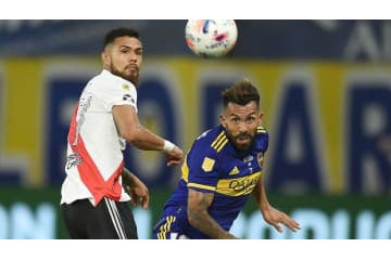 まさに「神の手セーブ」！ゴールから勝手に外れていくボールが話題 画像