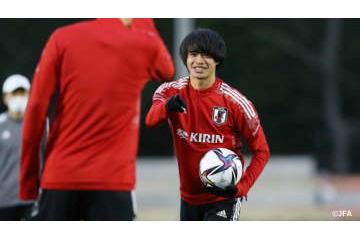 天才・三笘薫も苦戦！？　U-24日本代表の「手でのボール回し」がおもしろい 画像