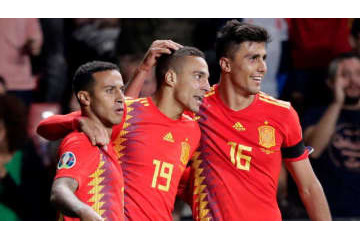 スペイン代表、ティアゴとロドリの「うますぎるロングパス交換」 画像