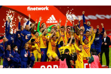 優勝のバルセロナ、チームバス内での感情爆発大騒ぎシーンがこれ 画像