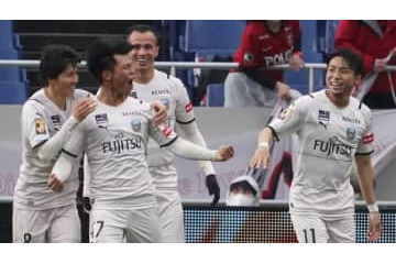 「うま！マジでうまい」 J最強の川崎、コーチのトラップ技術がおかしい 画像