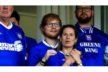 あのエド・シーランが！愛するサッカークラブの胸スポンサーになる 画像