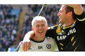 チェルシーのマッサージ師、「イモムシダンス」が話題 画像