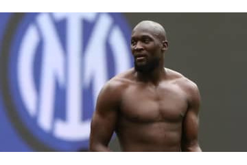 「ユナイテッドのルカク売却は理解不能」 Aヤングが首をかしげる 画像