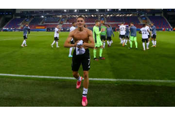 CR7ならぬFW7だ！超高校生ヴィッツ 「ロナウドよりメッシ派」と斬る 画像