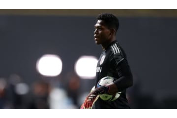 「シュートが入らない！」 浦和GK鈴木彩艶、内田篤人がカワイイと絶賛する 画像