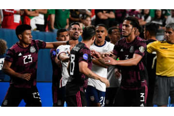 逮捕者も出た…アメリカvsメキシコ、宿敵決戦での「乱闘シーン」がひどい 画像