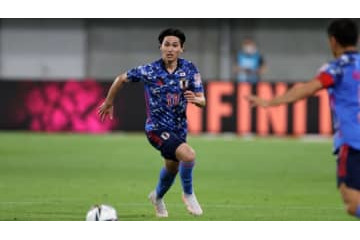 「お前、こいよ…どこに突っ立てたん」 南野拓実、室屋に突っ込まれる 画像