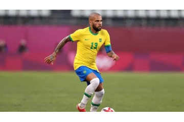 東京五輪決勝進出！ブラジル代表ダニ・アウヴェス 「鹿島の芝」にコメントする 画像