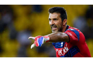 パルマ復帰のブッフォン、43歳での鬼セーブがすげぇぞ 画像